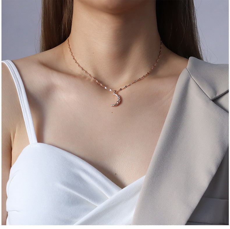 Hammered Moon Pendant Necklace Gold / Silver